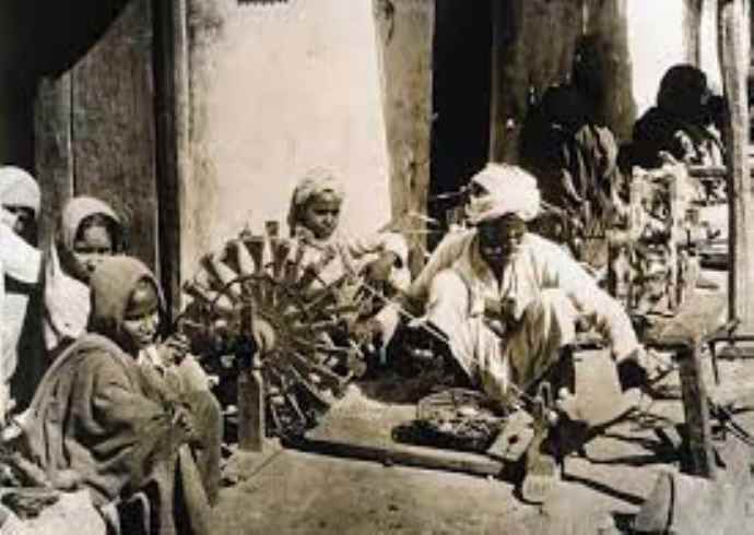 भारतीय संस्कृति में विभिन्न खादी वस्त्रों के बारे में जानकारी दें।