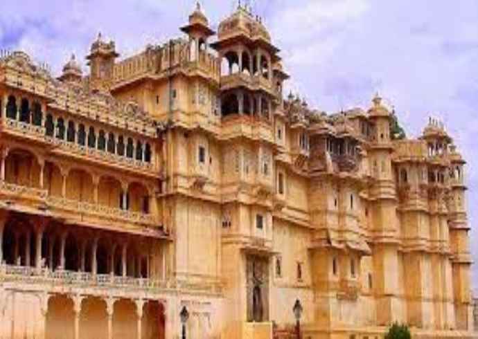 What are the architectural features of a typical Punjabi village?